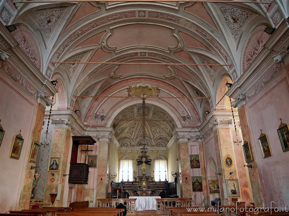 Sillavengo (Novara) - Interno della Chiesa di San Giovanni